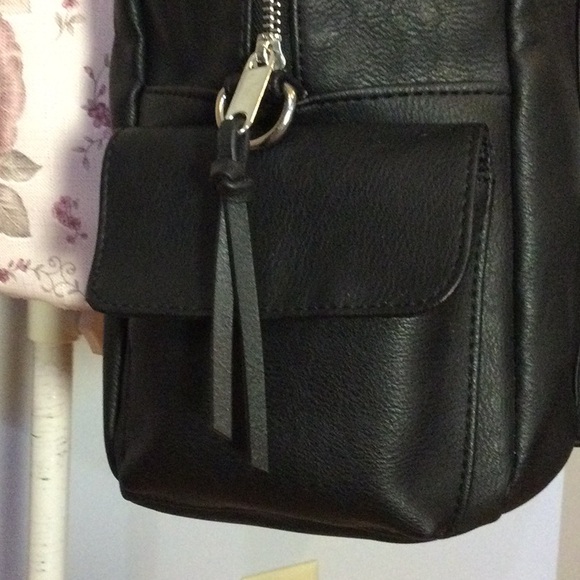 Black Overnight Travel Bag - Picture 6 of 13